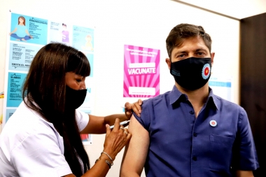 Kicillof y personal de salud recibieron la vacuna Sputnik V en el Hospital San Martín de La Plata