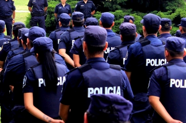 Kicillof confirmó aumento de sueldos para policías y personal penitenciario: mirá todos los detalles