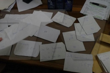Ordenan detener a ocho comisarios bonaerenses por coimas en la departamental platense