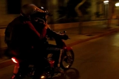Violencia sin par en Tres de Febrero: motochorros a los tiros para robar el vehículo a motoquero
