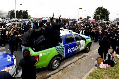Policías de la Bonaerense se quejan por "incumplimientos" del Gobierno y podría haber otro conflicto