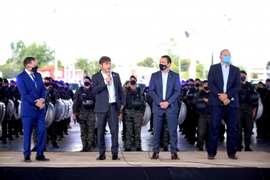 Kicillof y Berni entregaron nuevos patrulleros junto a Watson en Florencio Varela