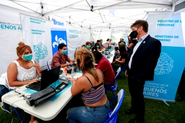 Kicillof estuvo con García y Cascallares en el operativo Mi Registro, Mi barrio en Almirante Brown