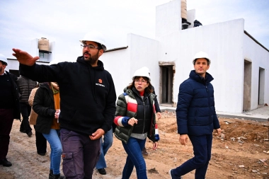 Manteagazza recibió a Batakis y presentaron el Programa “Viviendas Altos de Mariní” 