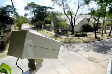 Como parte del operativo integral de seguridad, se colocaron cámaras de seguridad en Monte Grande