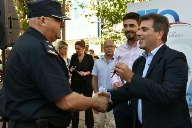 Ritondo continúa con la entrega de móviles policiales, esta vez le tocó a Olavarría