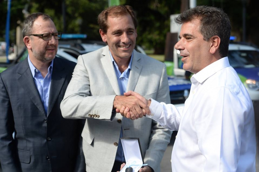 Ritondo entregó móviles policiales para distintas delegaciones de La Plata