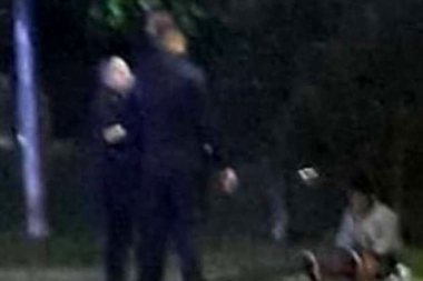 San Martín: una mujer abandonó a su hijo de 7 años bajo la lluvia cerca de una estación de trenes