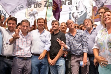 Intendentes del peronismo también se sumaron  a la marcha de la CGT