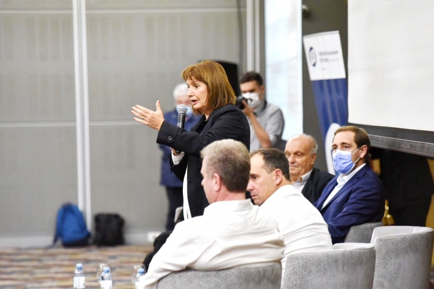 Patricia Bullrich presentó su libro “Guerra sin cuartel” junto a Julio Garro en La Plata