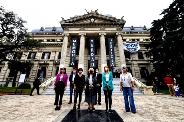 Con la asistencia de Estela de Carlotto, la Legislatura se sumó a la campaña "Plantamos Memoria"