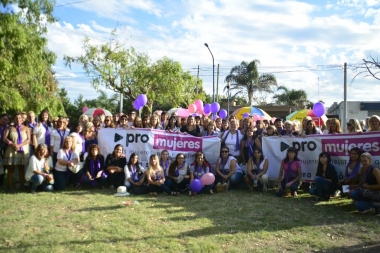 Integrantes de la Red de Mujeres PRO realizaron una caminata en Presidente Perón