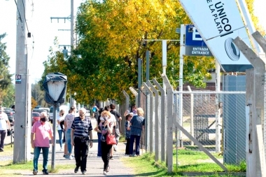 La Provincia pidió “sinceras disculpas” por la suspensión de la vacunación en el Estadio Único