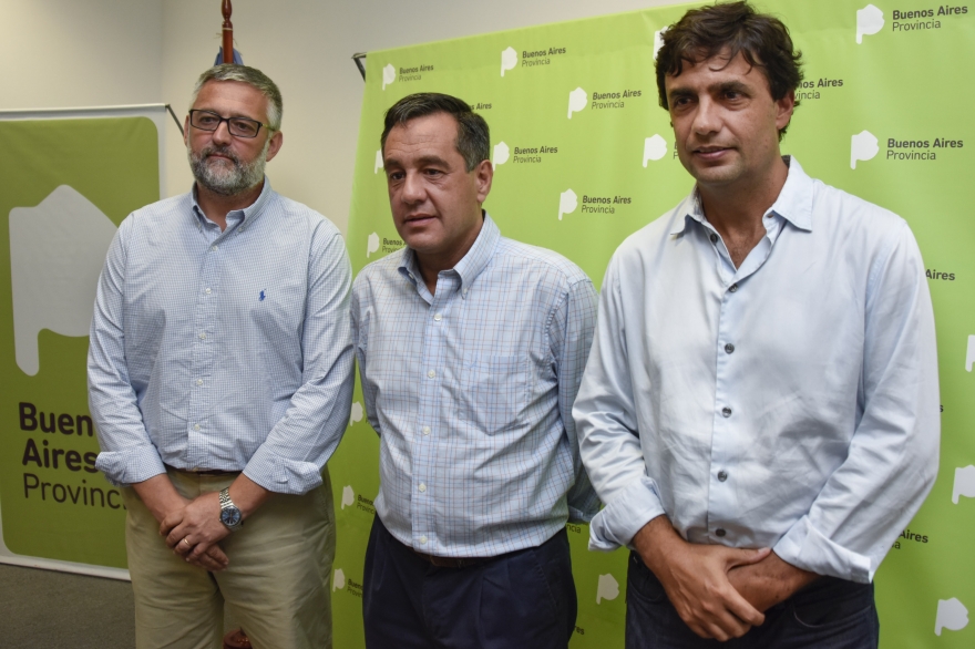 Ministros de Vidal vuelven a pedir a los docentes “diálogo” y vuelven a calificar al paro como “político"