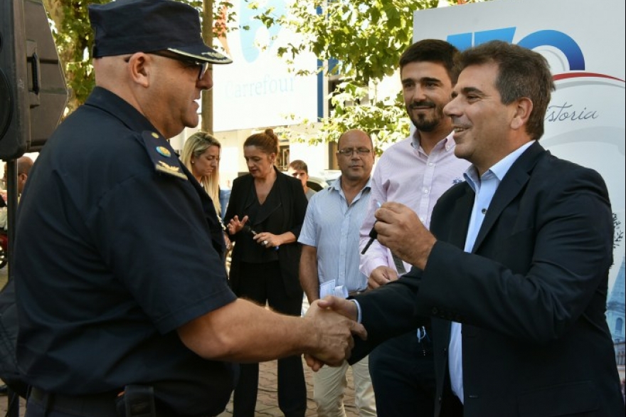 Ritondo continúa con la entrega de móviles policiales, esta vez le tocó a Olavarría