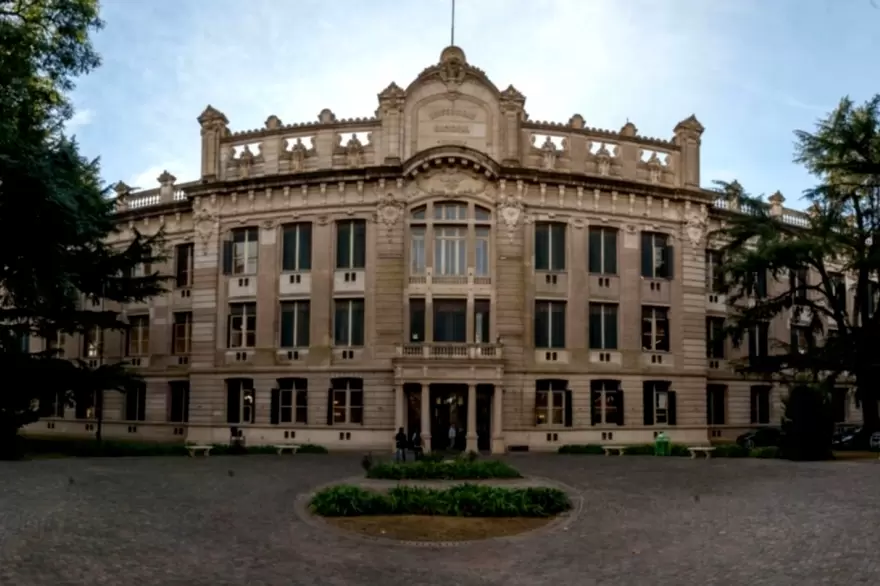 Alberto Fernández dio una clase virtual de derecho político en el Colegio Nacional