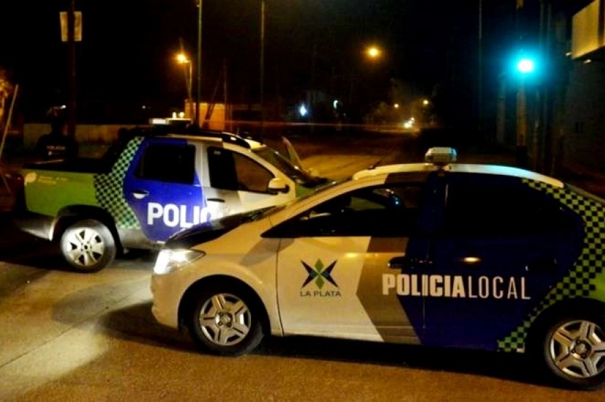 Tres falsos policías asaltaron a una mujer de 81 años en La Plata