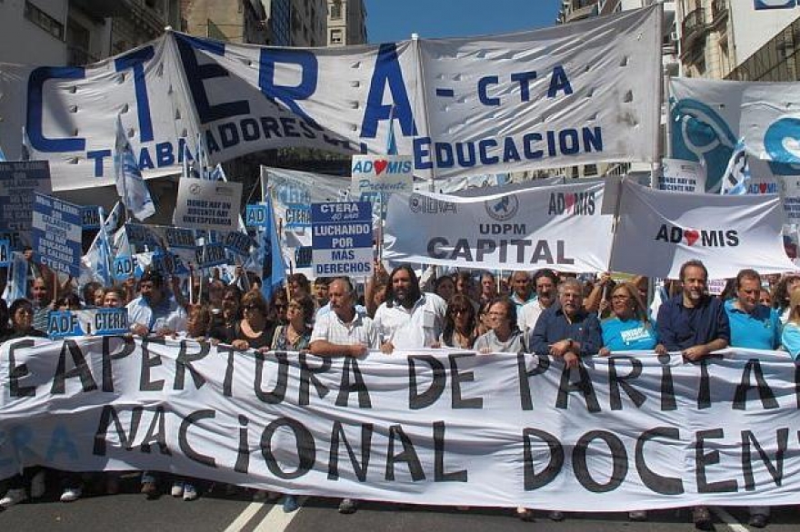 Judiciales se suman a la Marcha Federal Docente en reclamo de la paritaria nacional