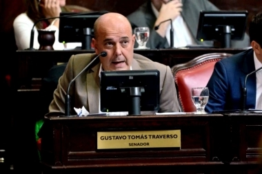 Senador oficialista pidió agilizar las negociaciones para vacunas pediátricas