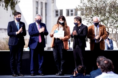 Alberto Fernández y Kicillof juntos en acto de ampliación de becas “Manuel Belgrano”