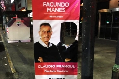 En La Plata denuncian “campaña sucia” por la destrucción de carteles de Manes