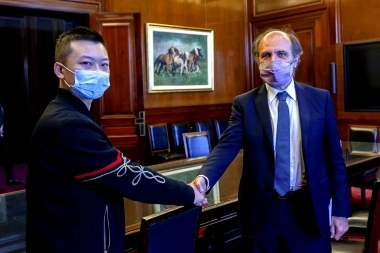 Banco Nación y supermercados chinos establecieron “precios convenientes”