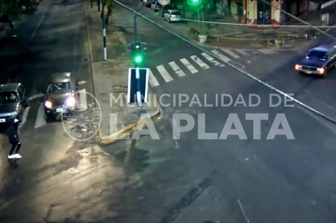 Lo chocó un auto porque cruzó la calle cuando no le correspondía