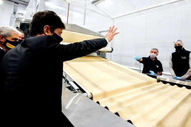 En el Día de la Industria, Kicillof criticó el “achicamiento de la producción” de Vidal