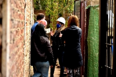 Malena Galmarini visitó la obra que llevará agua al barrio “La Ruedita” en Boulogne