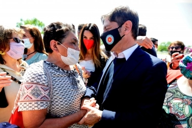 Kicillof acompañó anuncios de beneficios en turismo para jubilados del PAMI