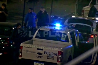 Robó pertenencias de una camioneta estacionada, pero la policía lo atrapó