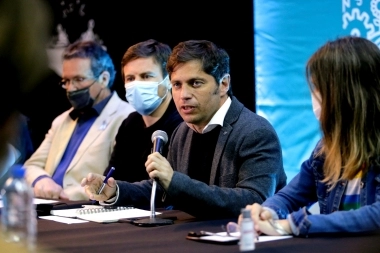 Kicillof escuchó las demandas de empresarios del turismo y el espectáculo