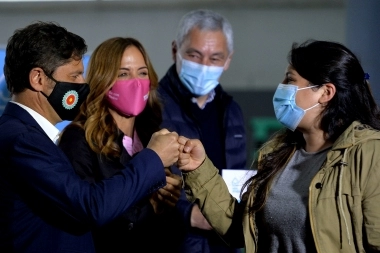 Desde el Estadio Único, Kicillof y Ferraresi entregaron créditos de Casa Propia