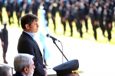 Kicillof y Berni tomaron juramento a la bandera a cadetes de la Vucetich