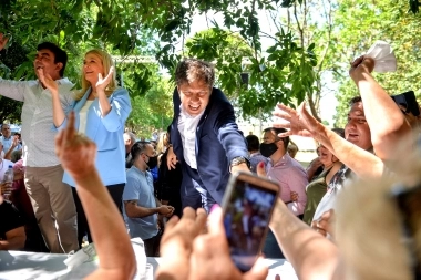 Kicillof destacó las políticas para jubilados en una reunión en Isidro Casanova