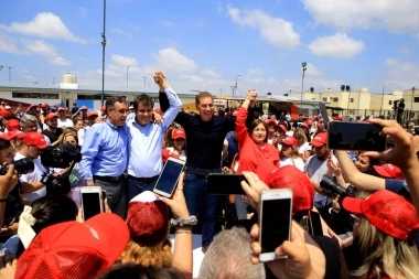 Santilli y Manes de campaña a Lanús: encabezaron encuentro con jóvenes