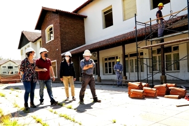 Gray recorrió obras y destacó el programa Esteban Online para estudiantes