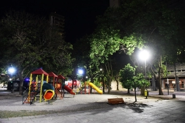 La Plata: nueva iluminación LED para Plaza Moreno