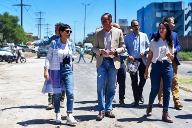 Mayra Mendoza firmó un acuerdo con Arrieta para obras viales