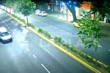 Video: robó una camioneta y lo atraparon cuando quiso dejarla estacionada