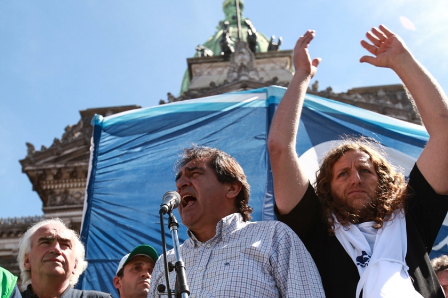 ATE sostuvo que si el Gobierno “no cambia” la política económica seguirán con los paros