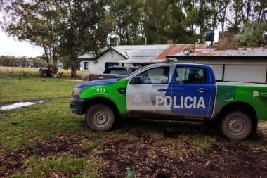 Gonzales Chaves: capó y golpeó al toro de un vecino por invadir su campo