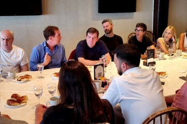 Santilli y Montenegro reunieron a dirigentes del Pro de la Quinta Sección