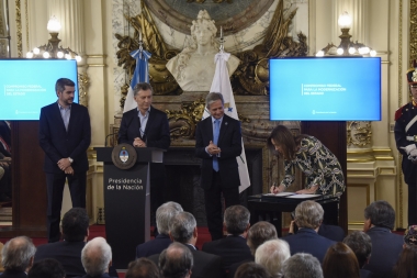 Vidal suscribió a la iniciativa de “modernizar el Estado” propuesta por Macri