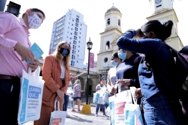 Ruiz Malec y Mayra Mendoza brindaron asesoramiento en derechos laborales