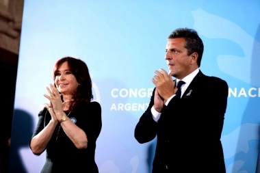 Cuál fue el mensaje y el regalo que le mandó Cristina Kirchner a Alberto Fernández