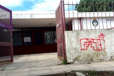 Insólito: dos madres se agarraron a las trompadas en la puerta de una escuela