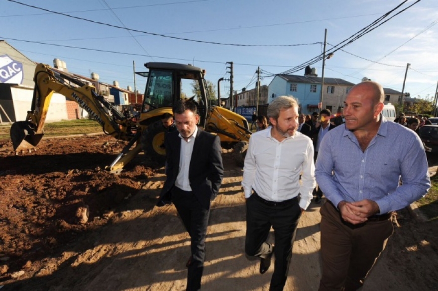 Frigerio y el intendente Molina supervisaron obras de urbanización en la villa Los Álamos de Quilmes