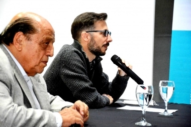 Simone encabezó acto para proyectar la construcción de viviendas en Berazategui