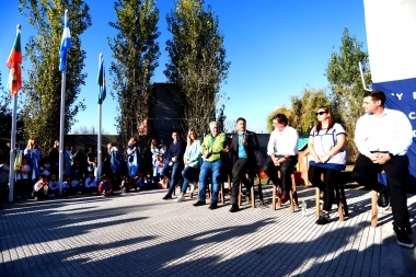 Kicillof y Sileoni inauguraron el primer jardín maternal público de Salto